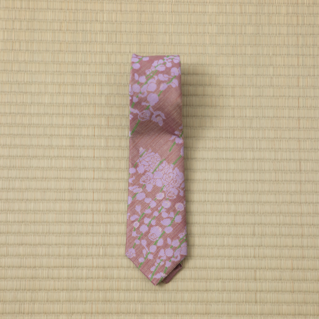 Cravate Nishijin tissée et cousue main motif glycine