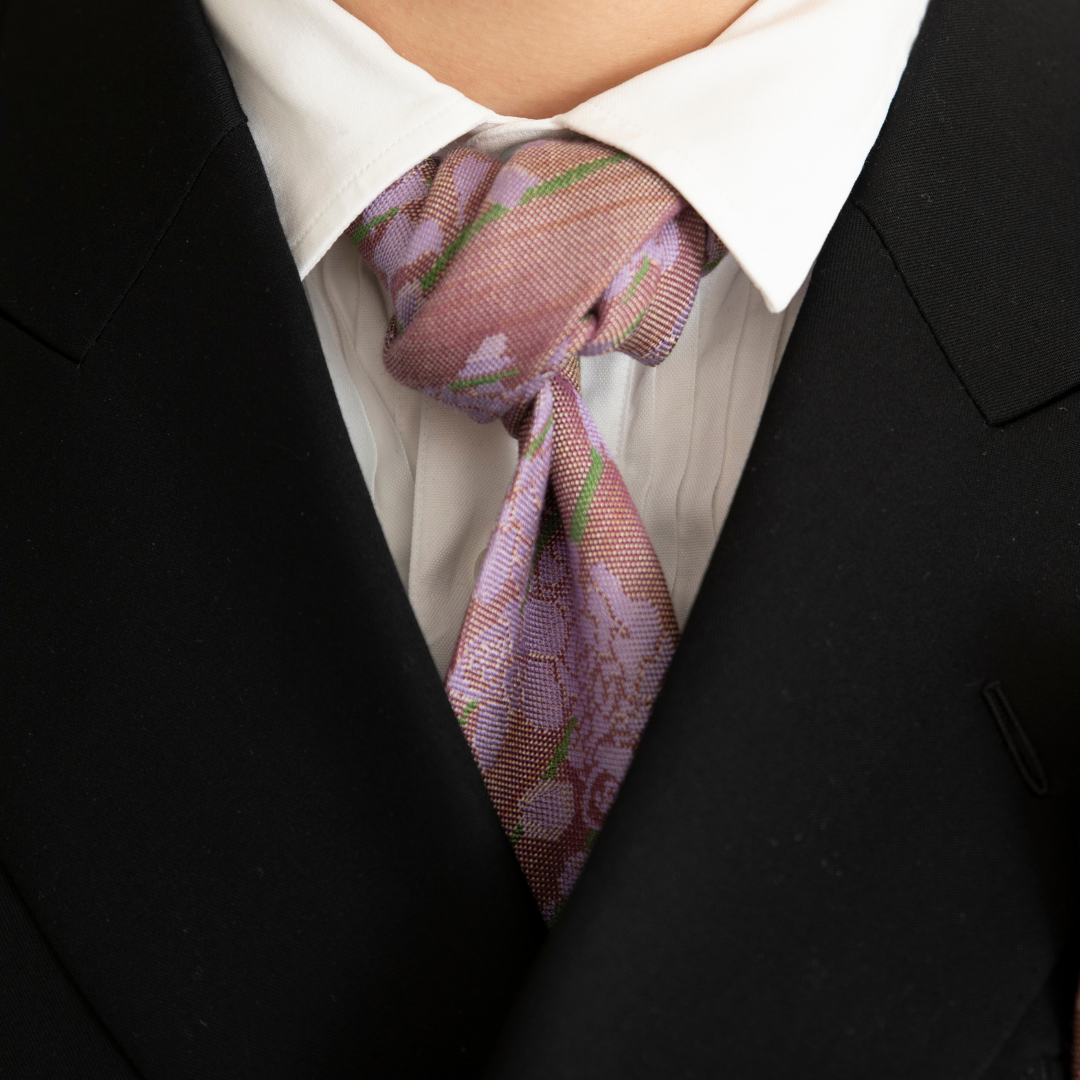Cravate Nishijin tissée et cousue main motif glycine